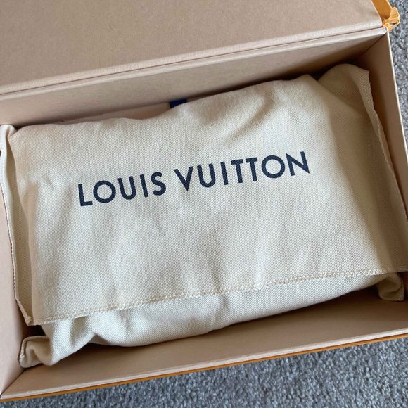 100% Authentic Louis Vuitton Pochette Accessoires M40712 *receipt included* - Picture 10 of 11